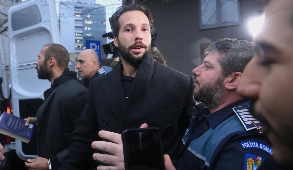 Fraţii Tate au fost eliberaţi din închisoare şi plasaţi în arest la domiciliu | Cum arată după trei luni petrecute în spatele gratiilor 826087