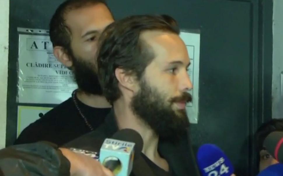 Fraţii Tate au fost eliberaţi din închisoare şi plasaţi în arest la domiciliu | Cum arată după trei luni petrecute în spatele gratiilor 826129