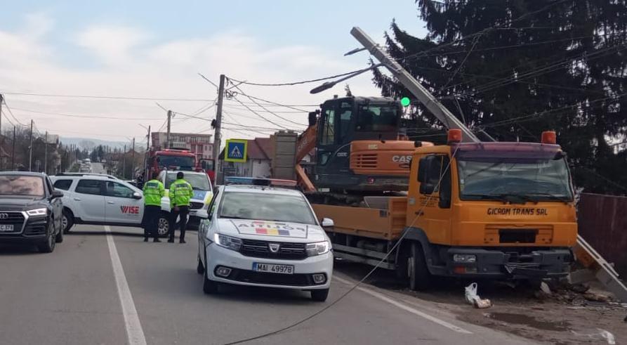 Un bătrân a fost lovit mortal de o macara, în timp ce traversa strada, într-o localitate din Vâlcea 825974