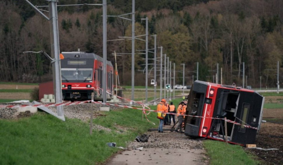 Două trenuri au deraiat în Elveţia din cauza furtunii Mathis. Mai multe persoane sunt rănite