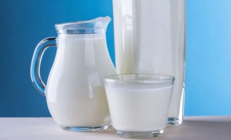 Românii ar putea ajunge să consume doar lapte din import. Ce spun fermierii 