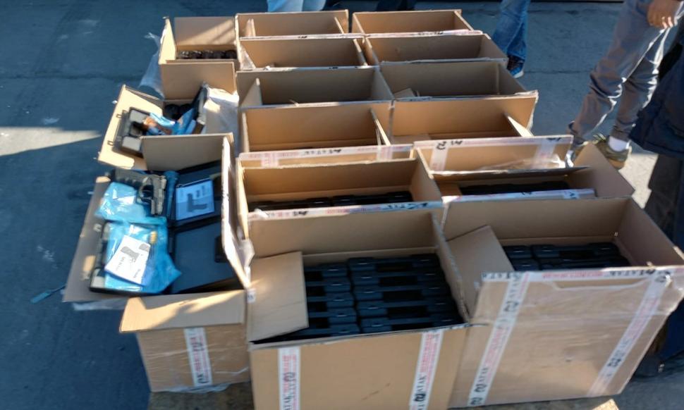 Ucrainean care transporta peste 1.000 de pistoale suspecte, prins în Vama Negru Vodă 825933