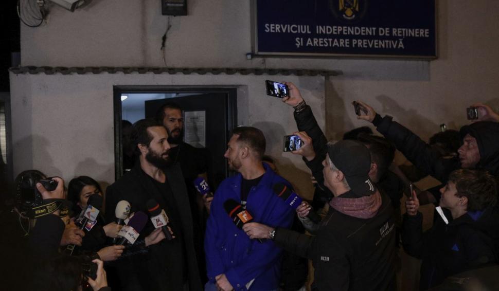 Ce reguli au de respectat fraţii Tate, aflaţi în arest la domiciliu în vila lor de lux din Voluntari 826209