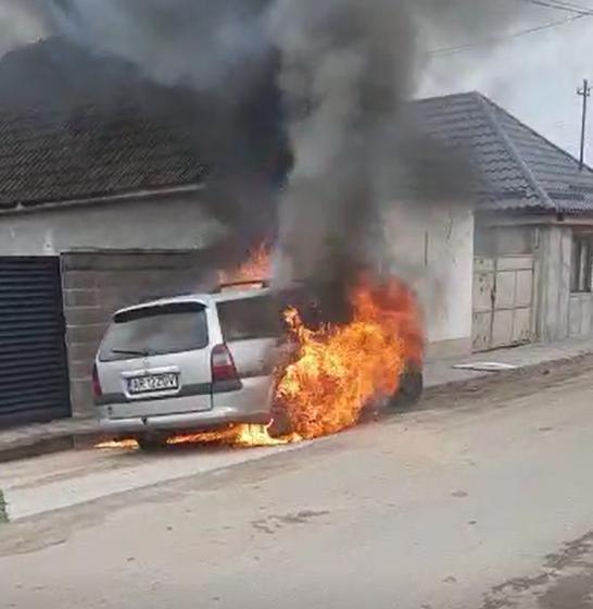 Un bărbat din Arad şi-a dat foc la maşină când a vrut să scoată benzina din rezervor cu o bormaşină 826401