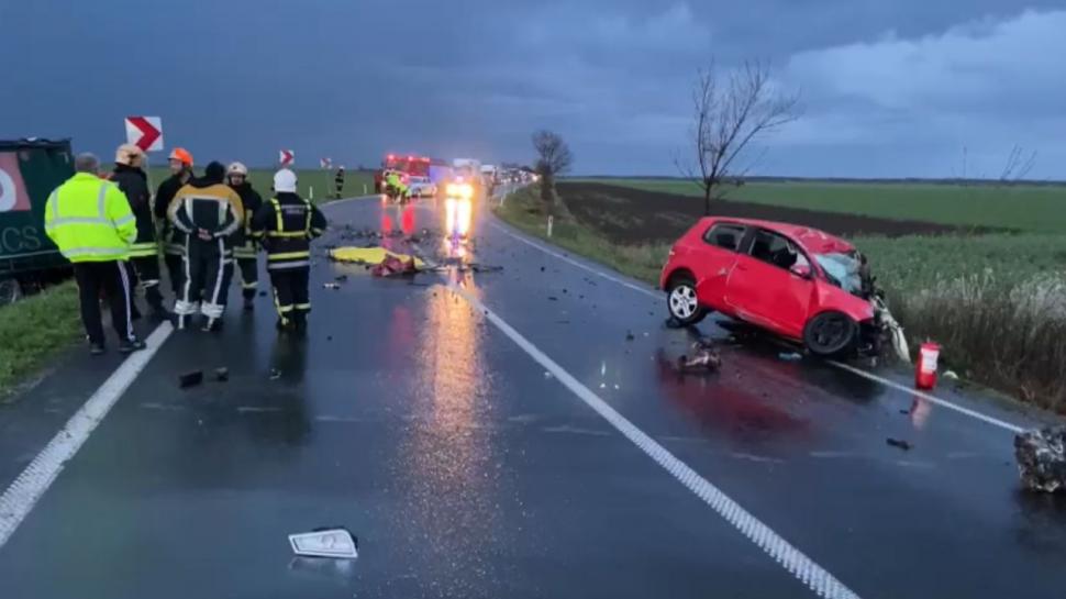 O fetiţă a rămas orfană după ce şi-a pierdut mama într-un cumplit accident în Arad 826397