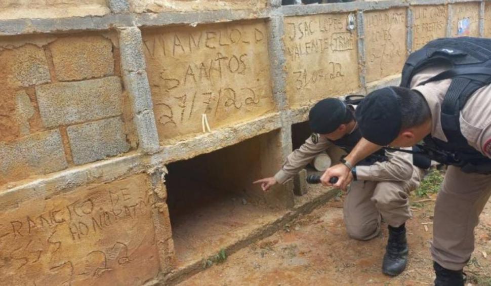 O femeie îngropată de vie a fost salvată de poliţişti. Strigătele disperate au fost auzite într-un cimitir din Brazilia 826496