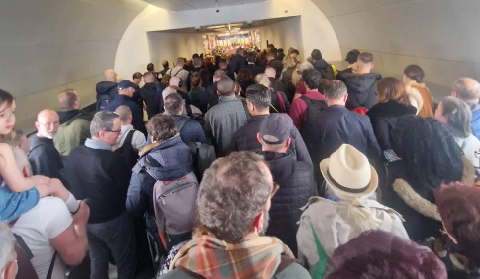 Haos de nedescris pe Aeroportul Otopeni. Oamenii s-au călcat în picioare în zona terminalului Sosiri 826552