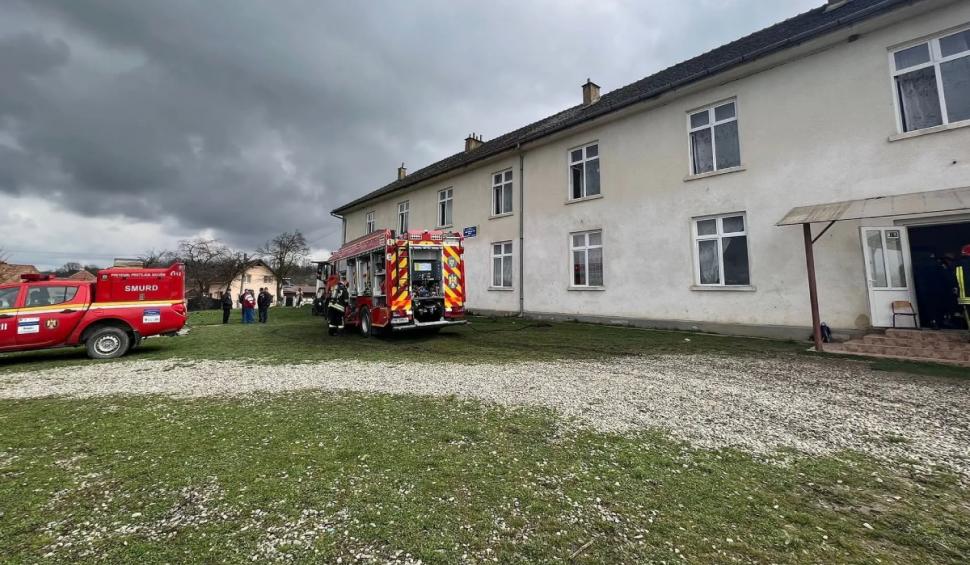 Incendiu la o școală din județul Sibiu! Zeci de elevi și profesori s-au autoevacuat 826557