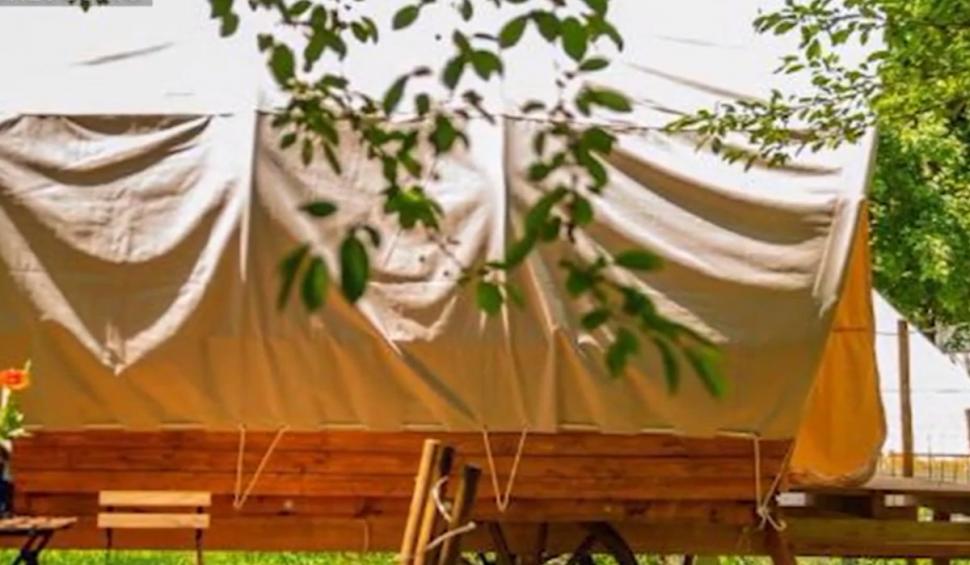 Cât costă o noapte de cazare într-o căruţă în vacanţa de Paşte, în Braşov  826592