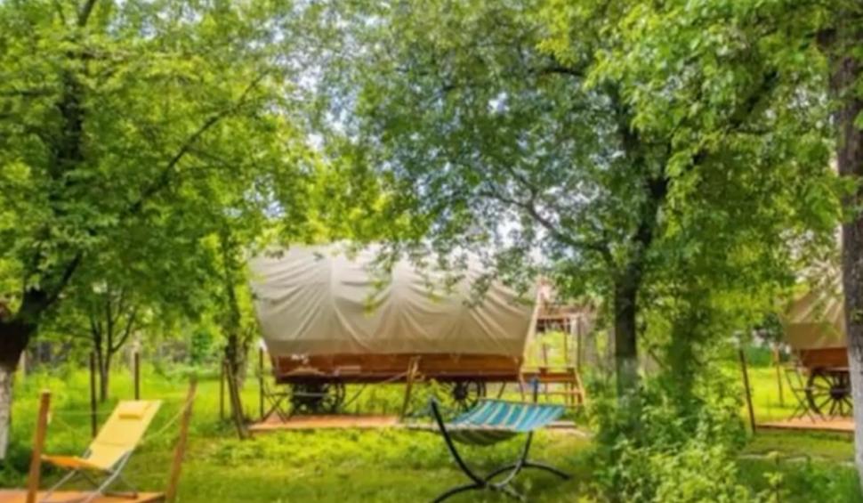 Cât costă o noapte de cazare într-o căruţă în vacanţa de Paşte, în Braşov  826595