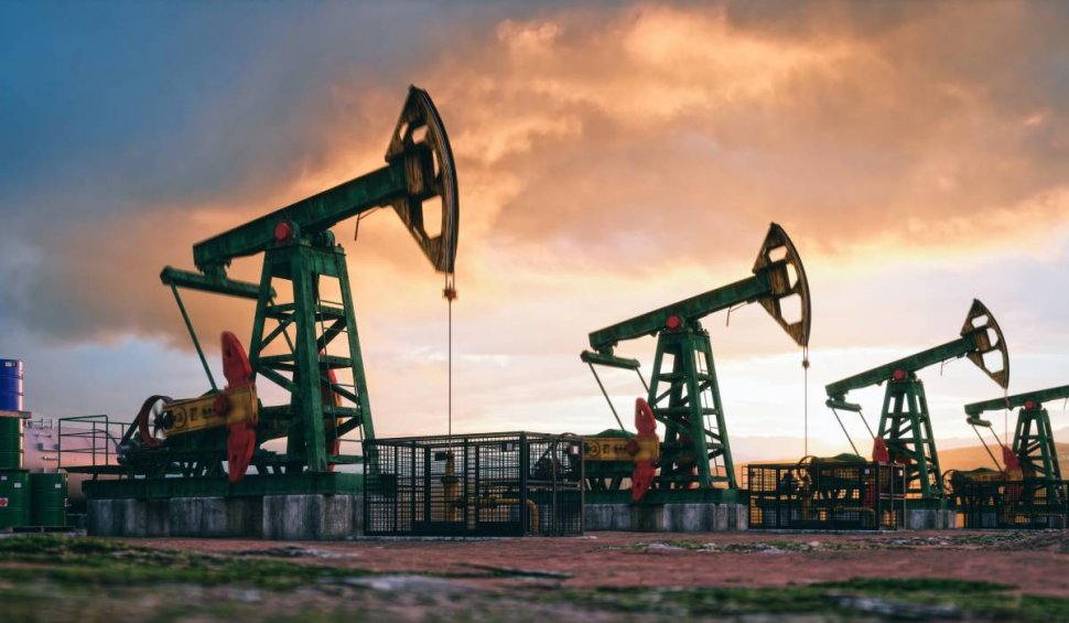 Preţul petrolului a crescut cu aproape 4 dolari pe baril după anunțul OPEC+ de scădere a producției