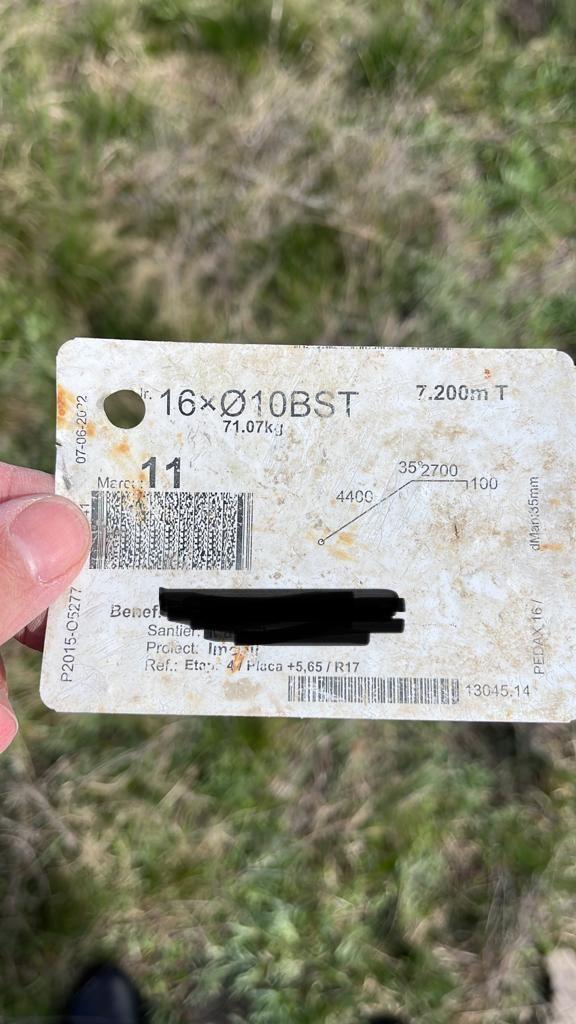 Saci cu deşeuri aruncați pe câmp, în Timiş. Făptaşul a fost dat de gol de un tichet aruncat printre gunoaie 826481