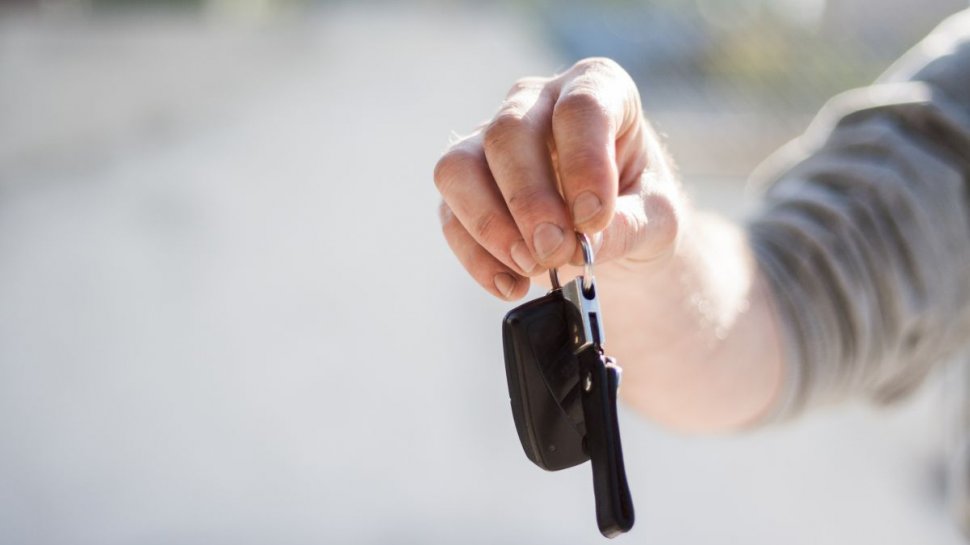 Noua regulă pentru cei care vor să vândă o mașină! Documentul fără de care nu vor putea efectua tranzacția