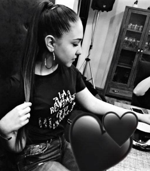 Alexia a murit la 19 ani, chiar de ziua ei, pe "drumul morţii", într-un accident rutier. "De ce, surioara mea? De ce nu ţi-am sărbătorit astăzi ziua de naştere?" 826745