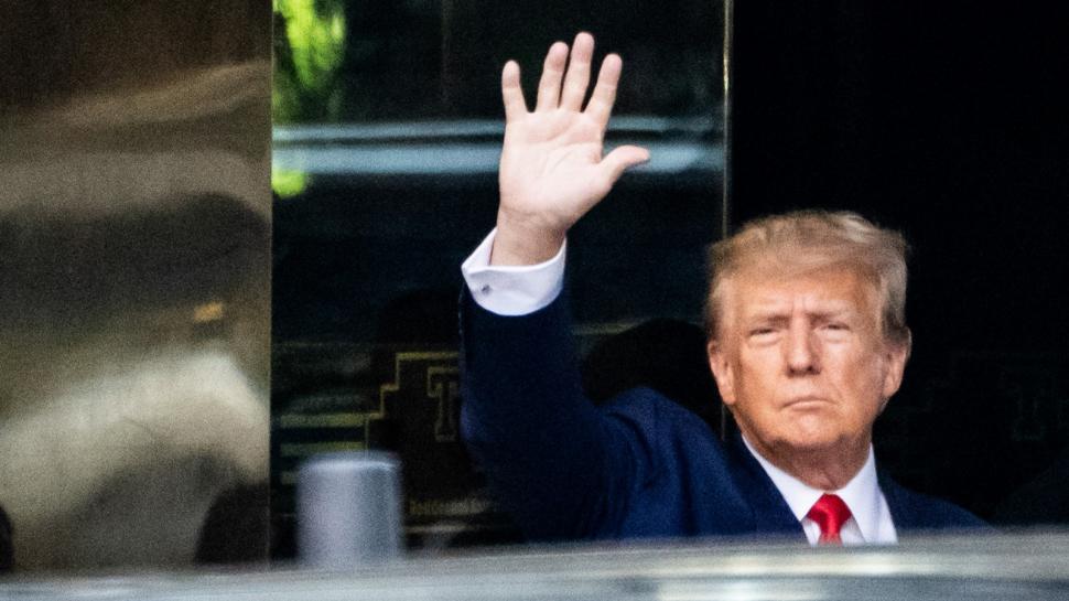 Primele imagini cu Donald Trump la Parchetul din Manhattan. El urmează să fie prezentat instanţei 826855
