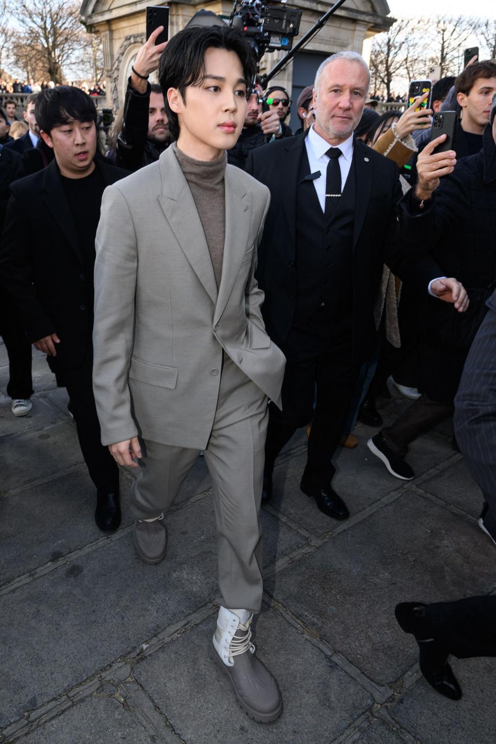 Premieră: un cântăreț din Coreea de Sud a ajuns în fruntea topului Billboard din SUA  826704