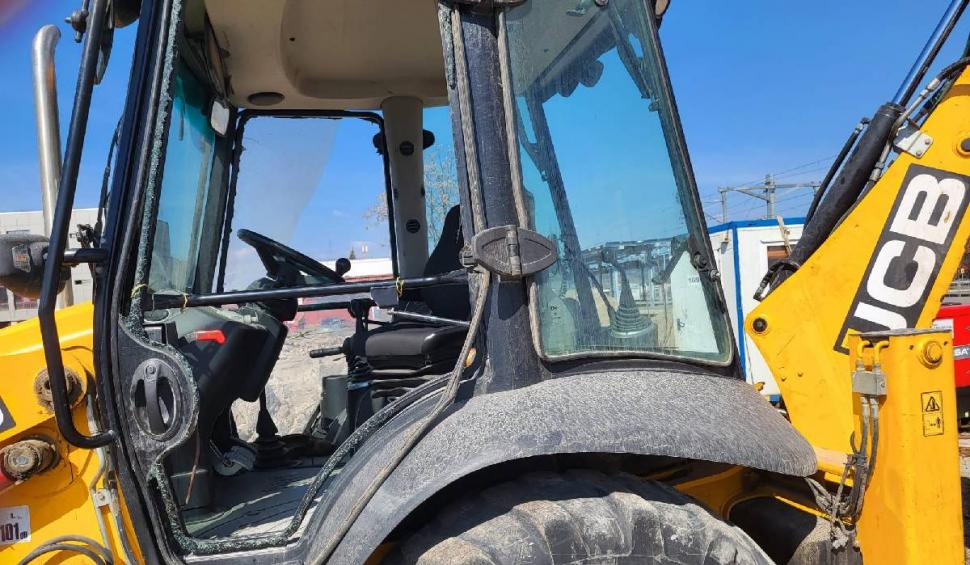 Cât ajunge să coste un excavator second-hand scos la licitaţie de ANAF 826910