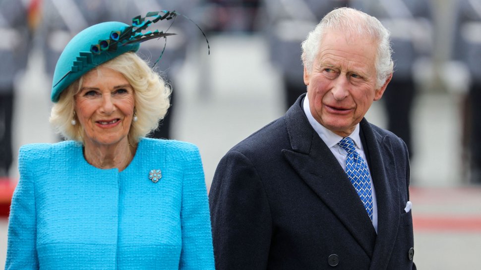 Soţia Regelui Charles al III-lea, numită oficial "Regină" pe invitaţia la încoronare