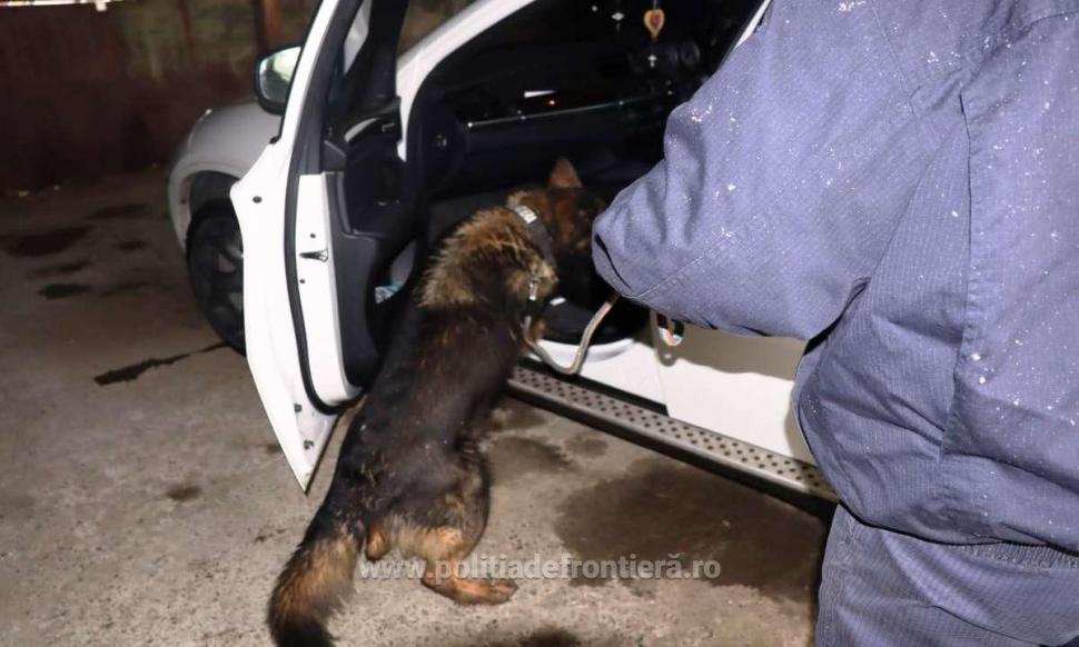 Un român a rămas fără un BMW X6, după ce poliţiştii de frontieră din Botoşani au primit o alertă 826978