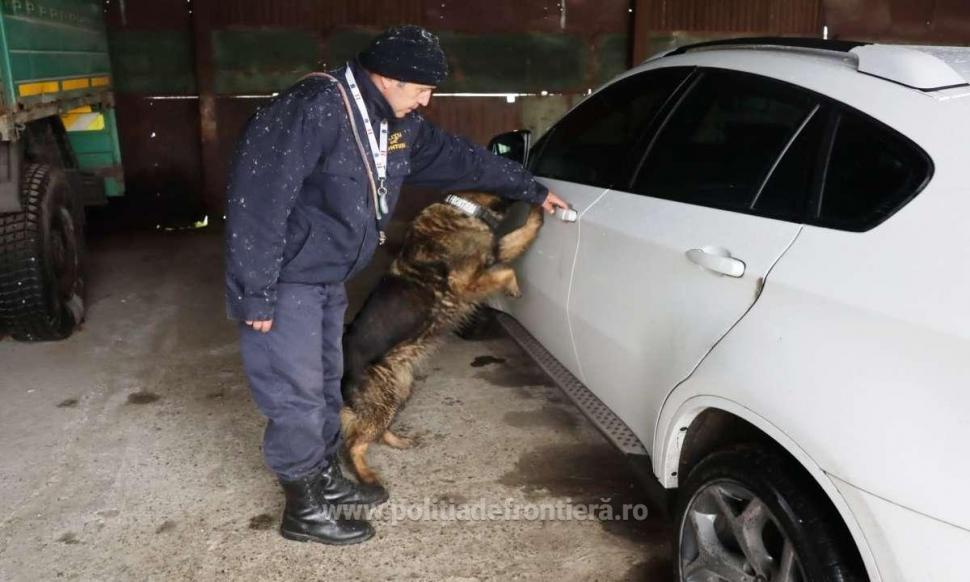 Un român a rămas fără un BMW X6, după ce poliţiştii de frontieră din Botoşani au primit o alertă 826979
