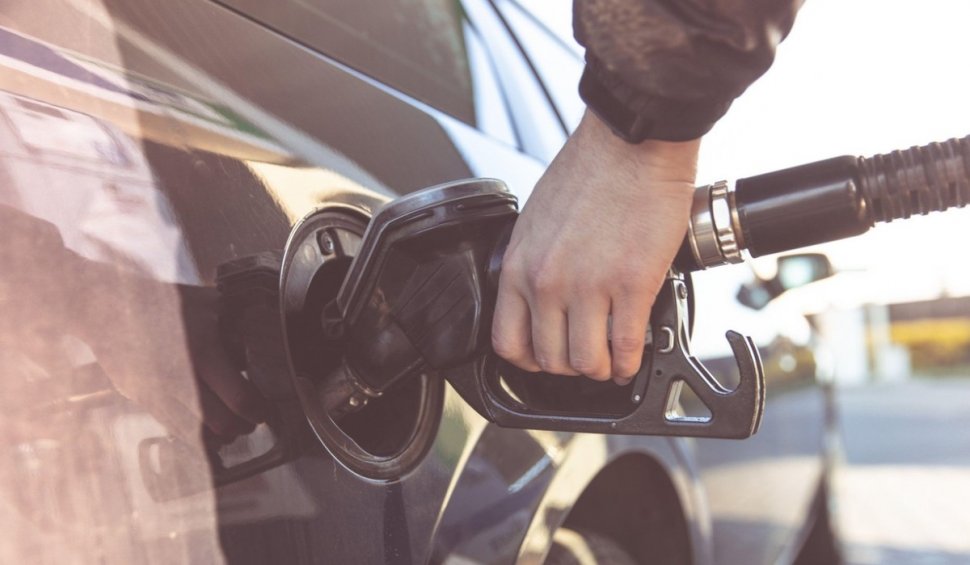 Cu cât ar putea creşte preţul carburanţilor în perioada următoare
