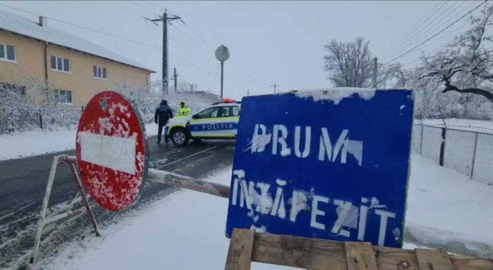 Vortexul polar face prăpăd în nordul Moldovei: Sute de oameni, rămaşi fără curent electric. Zeci de maşini, blocate pe drumuri 826928
