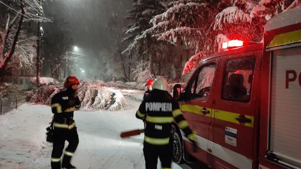 O femeie a născut acasă, cu medicii prin apel video, din cauza drumurilor închise, în Botoșani! Județul este sub cod roșu de ninsori și viscol 827149