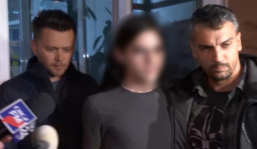 Mesajul postat de adolescentul de 16 ani din București, înainte să o atace pe profesoară cu un cuțit. Elevii se tem să mai meargă la școală 827135