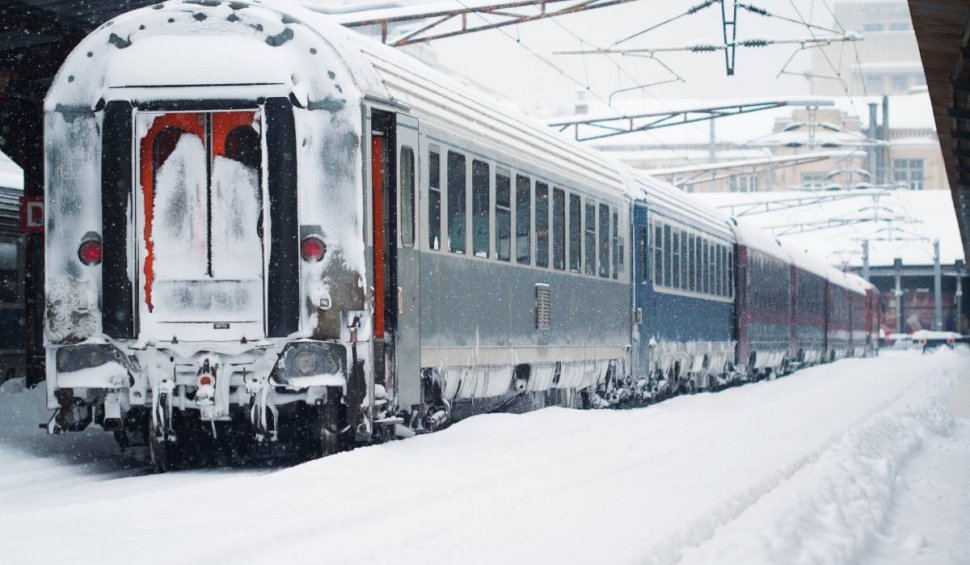 Tren cu ruta Chişinău - Bucureşti, blocat la graniţa din cauza zăpezii