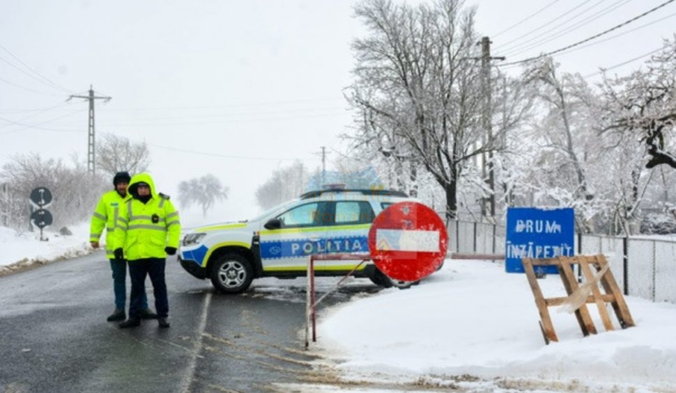 Mai multe tronsoane de drumuri naţionale au fost închise în patru judeţe din ţară, din cauza zăpezii sau a vizibilității scăzute