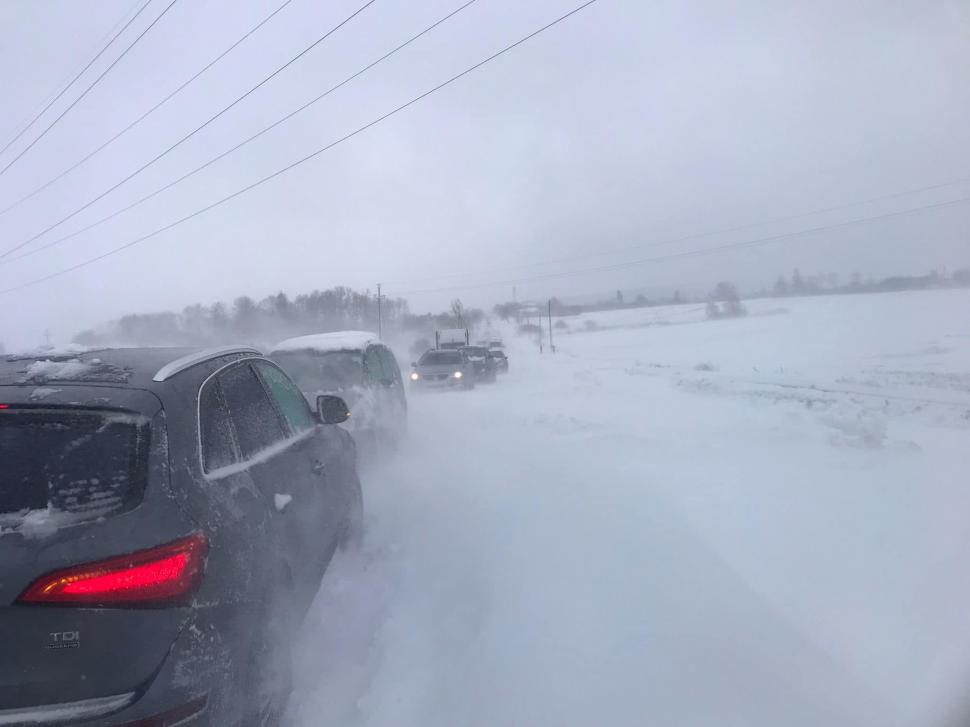 Vortexul polar a paralizat România | Zăpada face prăpăd în regiunea Moldovei | Zeci de şoferi au rămas captivi, cu orele, în nămeţi 827114