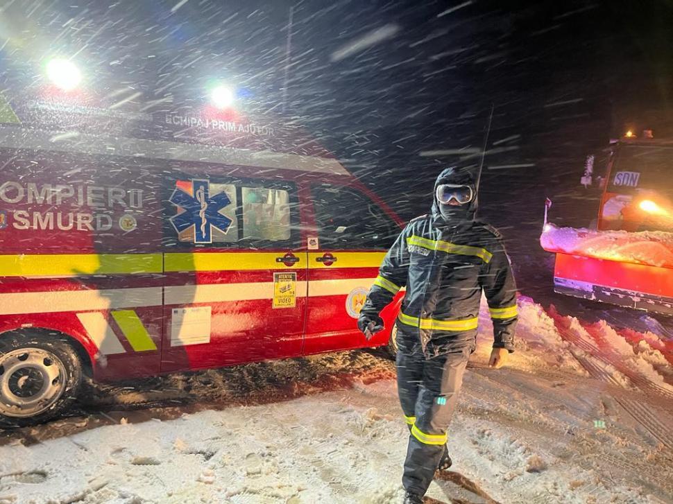 Vortexul polar face prăpăd în România! Pompierii intervin să salveze sute de persoane blocate din cauza zăpezii 827152