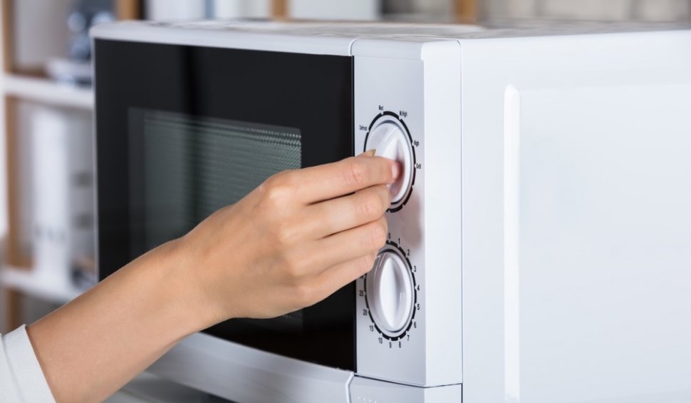 Cât de sănătos este să încălzești mâncarea la cuptorul cu microunde | Avantajele și dezavantajele folosirii aparatului