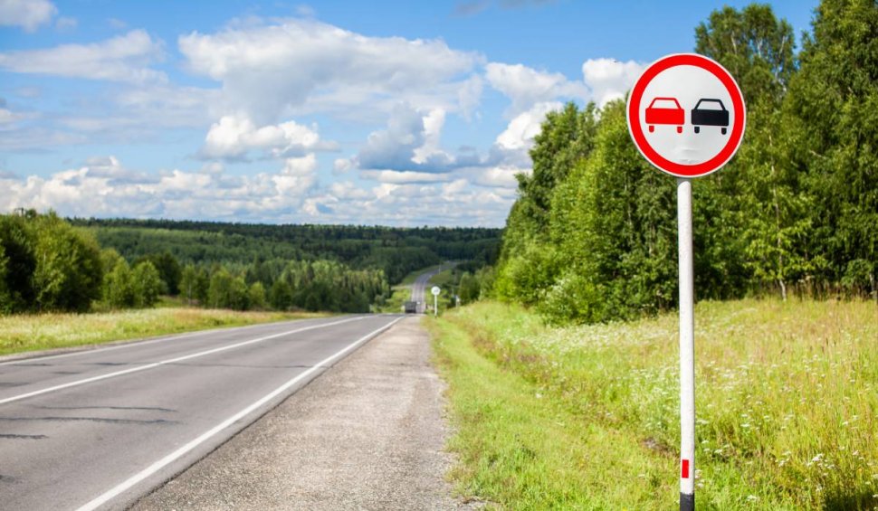Modificări ale Codului Rutier: Când ar putea depăşi şoferii pe linie continuă