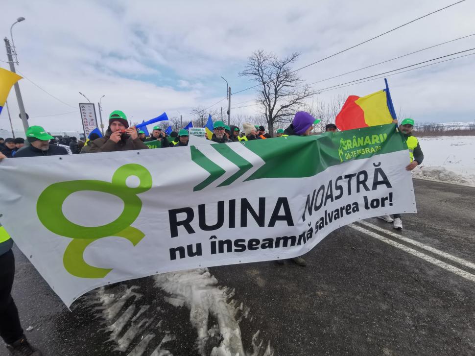 Protest naţional al fermierilor: Sunt blocate patru vămi şi portul Constanţa 827478