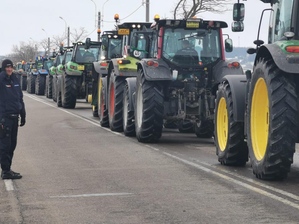 Protest naţional al fermierilor: Sunt blocate patru vămi şi portul Constanţa 827479