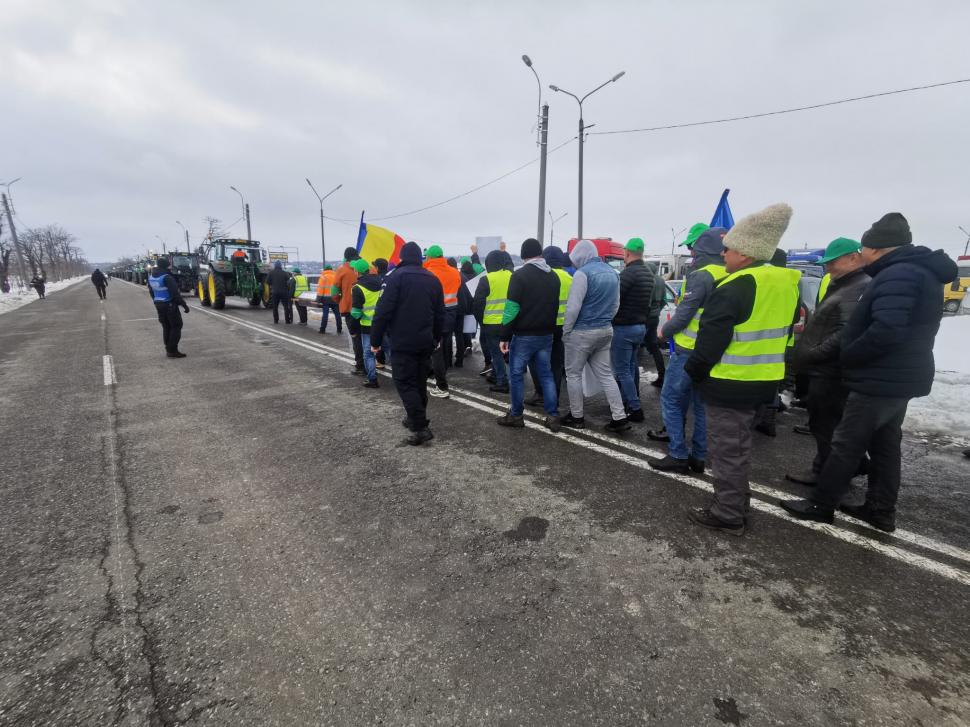 Protest naţional al fermierilor: Sunt blocate patru vămi şi portul Constanţa 827481