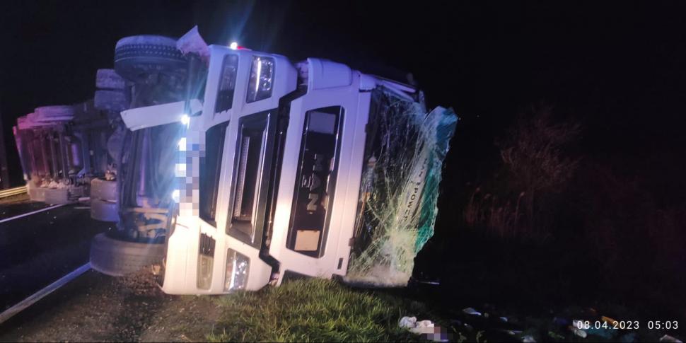 Accident cumplit între un TIR și un microbuz în Mureș. Un bărbat a murit și alte două persoane au fost rănite 827560