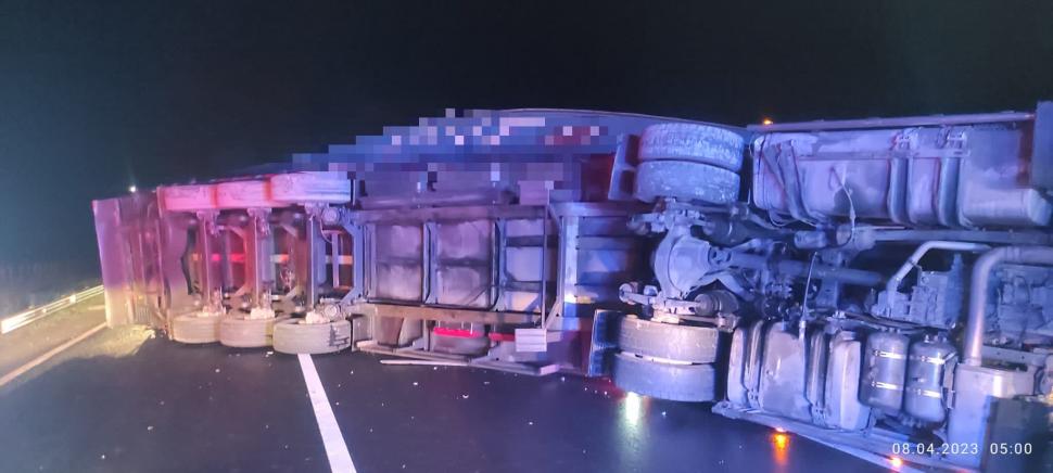 Accident cumplit între un TIR și un microbuz în Mureș. Un bărbat a murit și alte două persoane au fost rănite 827562