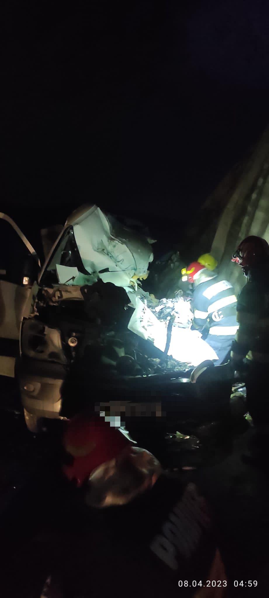 Accident cumplit între un TIR și un microbuz în Mureș. Un bărbat a murit și alte două persoane au fost rănite 827563