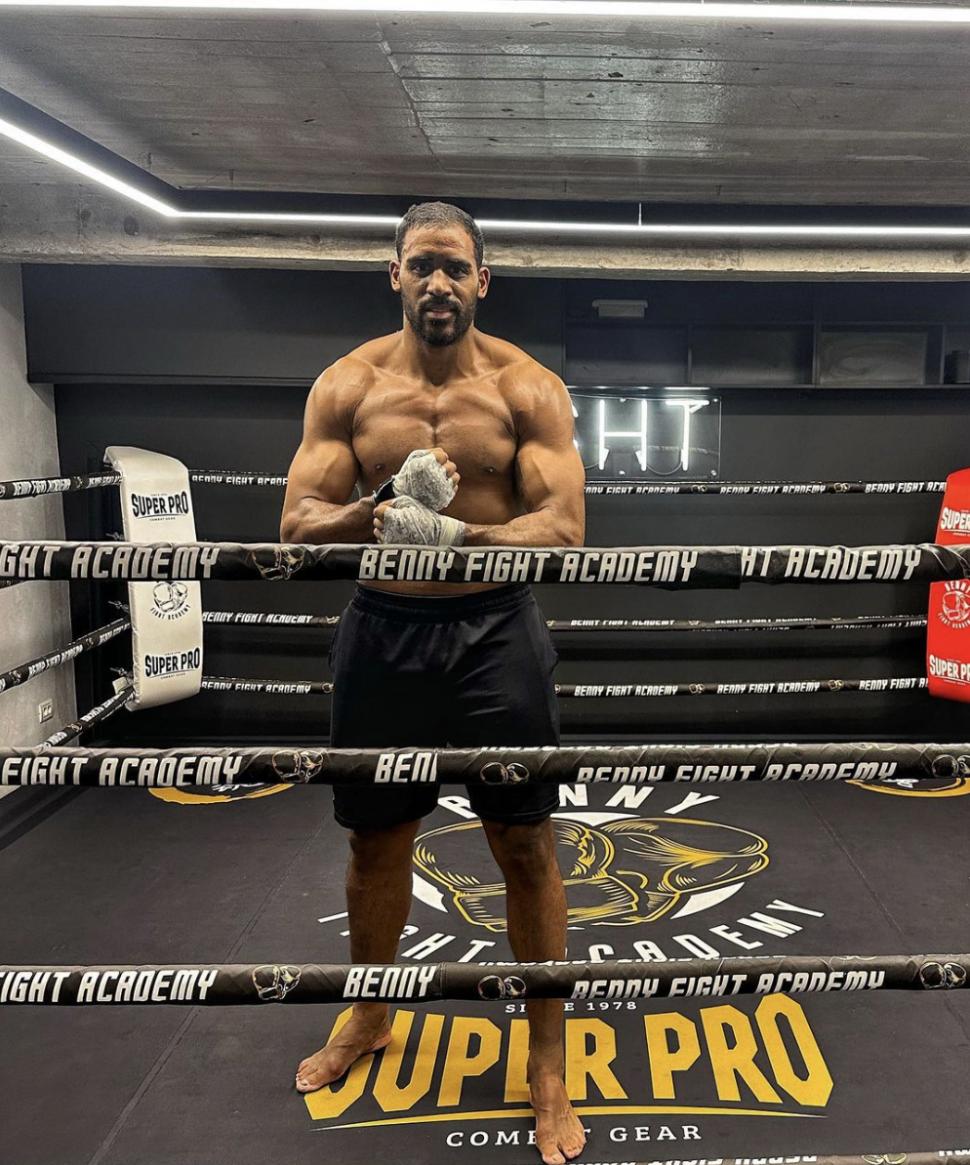 Benny Adegbuyi și soția sa, implicați într-un accident grav! Circulau cu 200 km/h și au intrat în parapet 827575