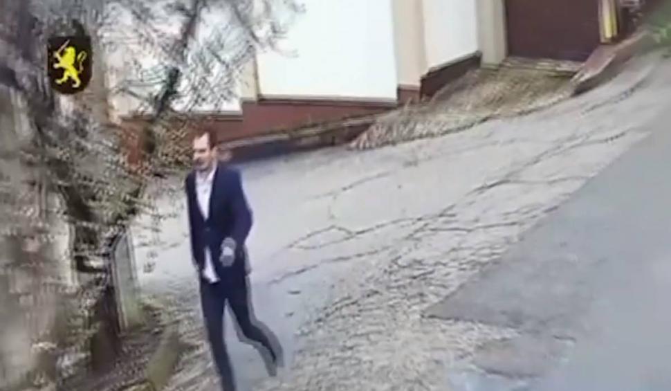 Primele imagini cu evadarea afaceristului care a înșelat zeci de clienți cu mobilierul pe comandă 827558