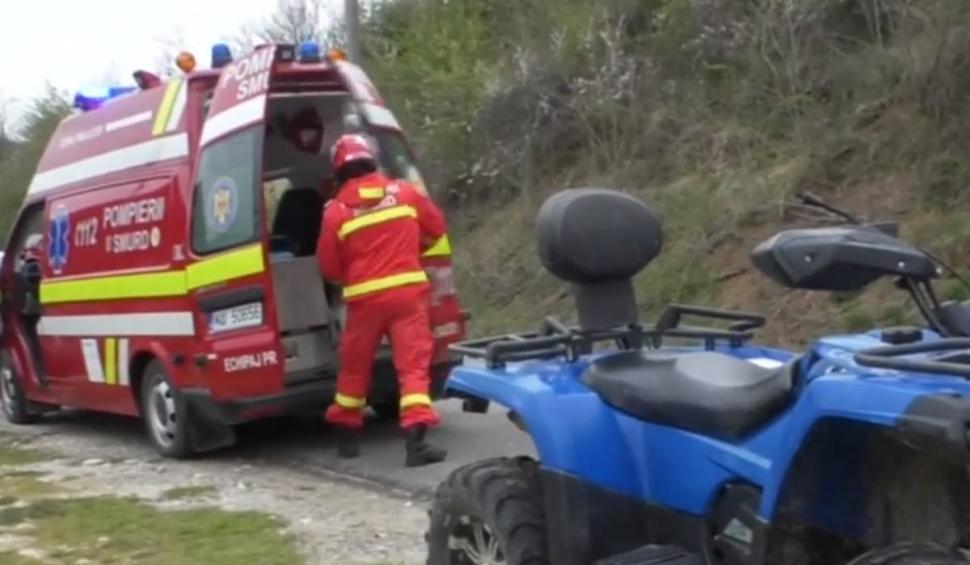 O tânără s-a răsturnat cu ATV-ul și a rămas prinsă sub el, în Mehedinți 827599