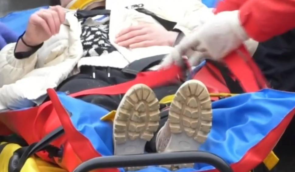 O tânără s-a răsturnat cu ATV-ul și a rămas prinsă sub el, în Mehedinți 827601