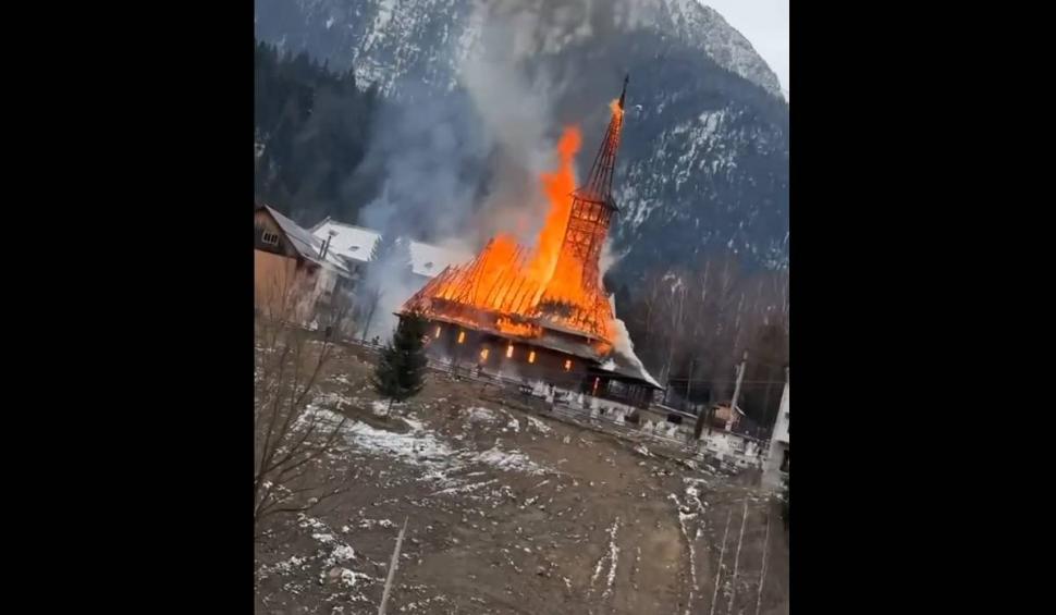 Incendiu la biserica de lemn din Borșa, chiar în ziua de Florii | Imagini incredibile 827683