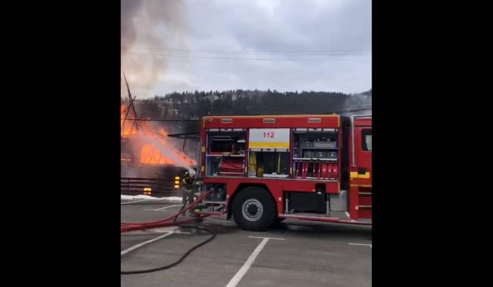 Incendiu la biserica de lemn din Borșa, chiar în ziua de Florii | Imagini incredibile 827685