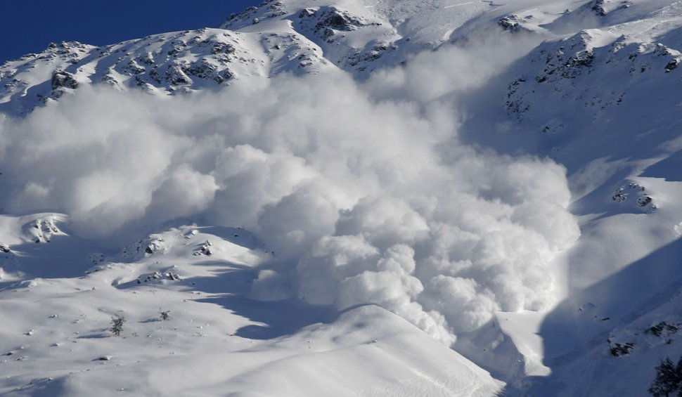 Patru morţi şi mai mulţi răniţi după o avalanşă în Alpii francezi. Operaţiunile de salvare continuă