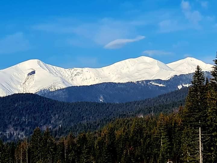 Avalanșă masivă în Munții Rodnei: Imaginile captivante surprinse de la înălțime 827915