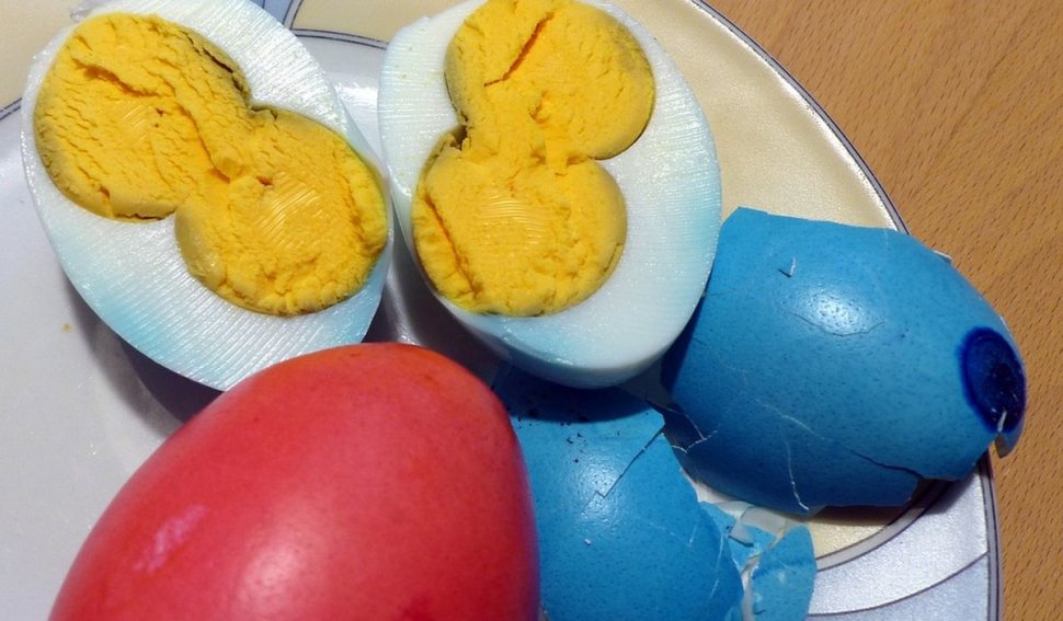 Cum apar ouăle cu două gălbenuşuri şi cât sunt de sănătoase