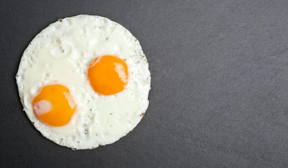Cum apar ouăle cu două gălbenuşuri şi cât sunt de sănătoase 828053